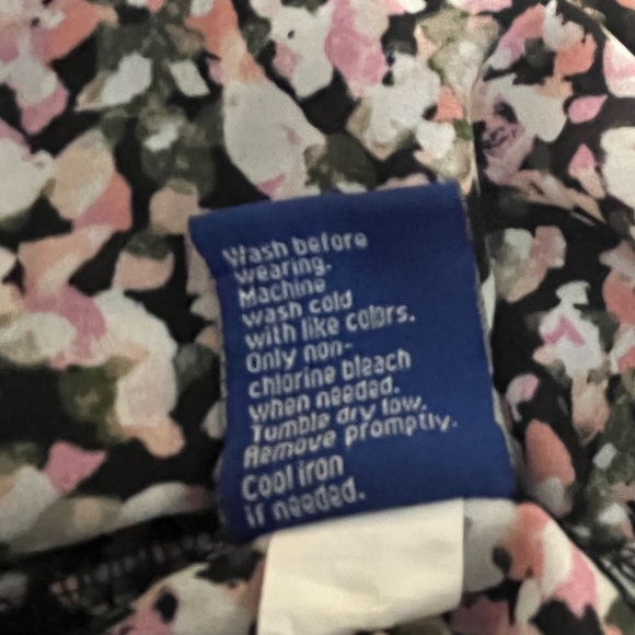 Apt. 9 Black/Pink/White Floral V-neck Tank - EUC - Picture 10 of 14